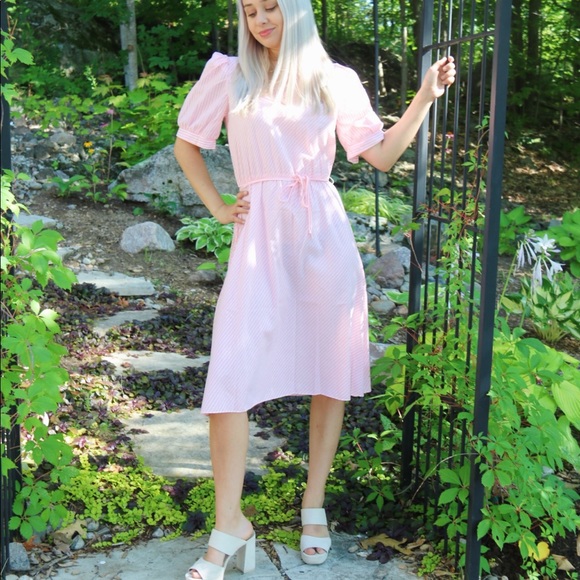 50's style baby pink pinstripe dress - Picture 3 of 8